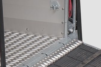 Alu-Boden mir GFK-Wabenplatte als Unterkonstruktion