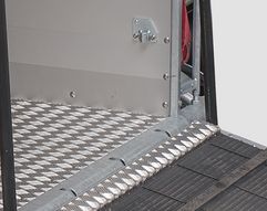Alu-Boden mir GFK-Wabenplatte als Unterkonstruktion